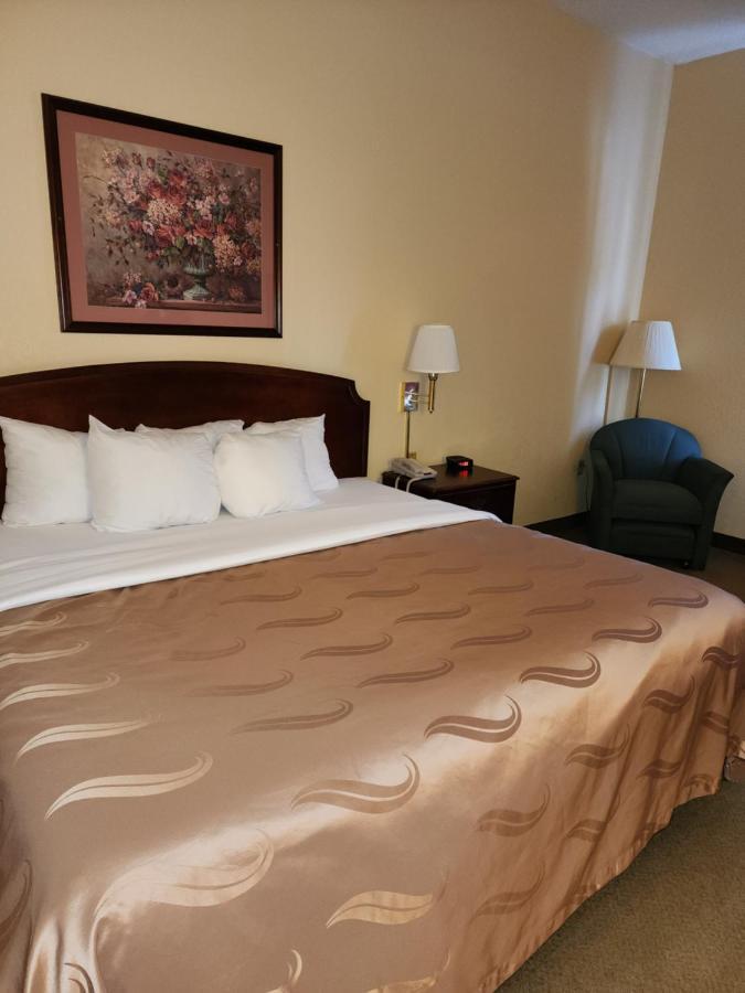 Quality Inn & Suites Bellville - Mansfield Room photo